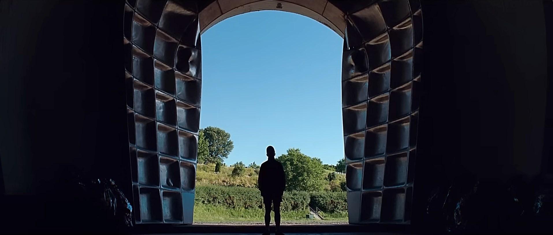 A scene from the music video “Iron Sky” by Paolo Nutini